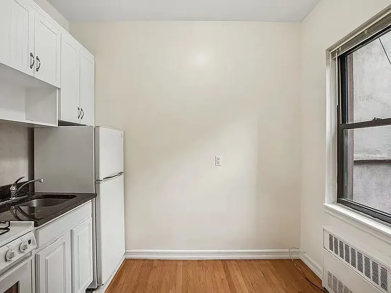 207 W 20th St #2A — Photo 9
