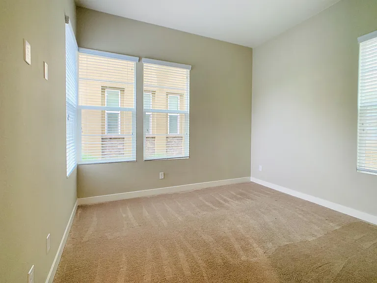 810 Beacon — Photo 40