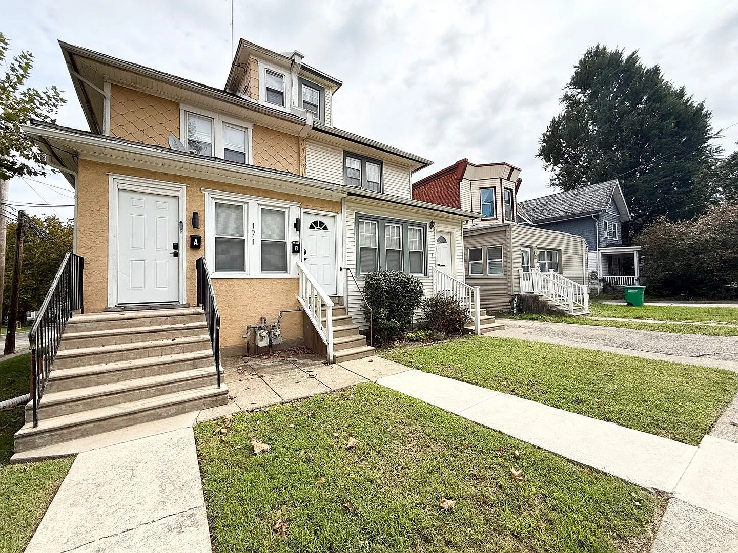 Charming 2-Bedroom Apartment in Lansdowne! Available NOW! — Photo 1