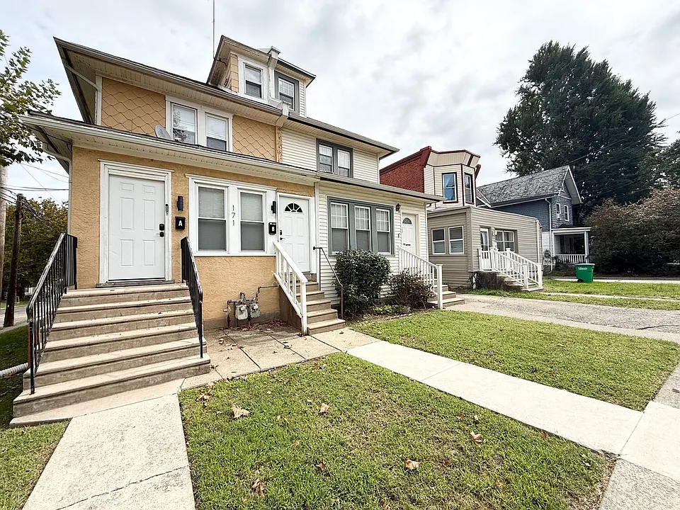 171 Lewis Ave #B