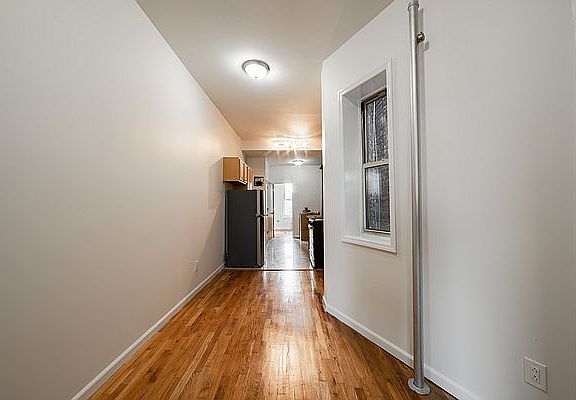 3rd image of 326 21st St APT 4