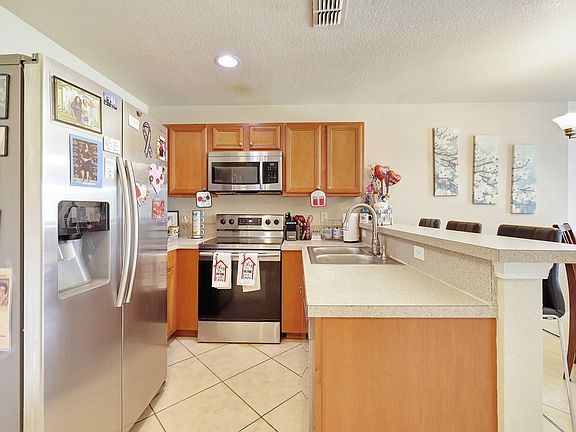 4th image of 2254 SW Marshfield Court