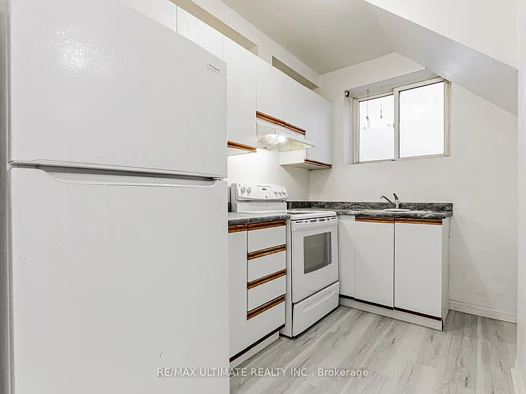 996 Queen St E #4 — Photo 11