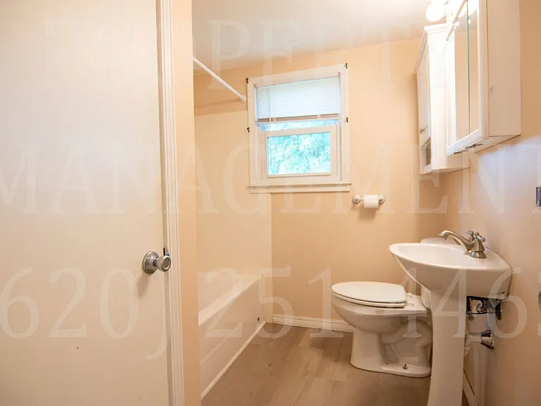 118 W Jackson St — Photo 16