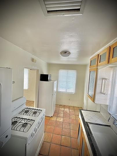 1st image of 1300 E 7th St