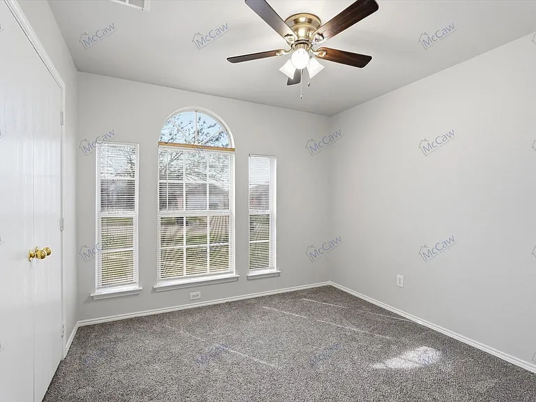 412 Pin Oak Ln — Photo 14