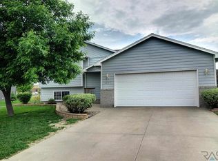 6604 S Connie Ave, Sioux Falls, SD 57108