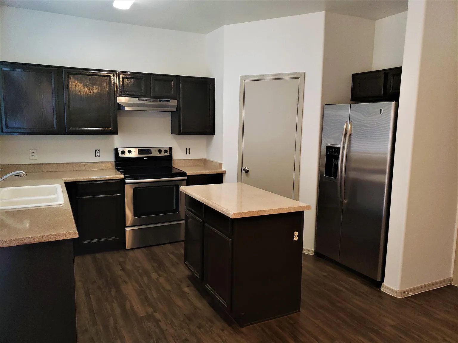 3 bed, 2.5 bath, 1519 sqft, $1,800 — Photo 3