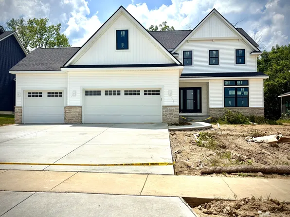 1115 Briarwood Ln, Mahomet, IL 61853