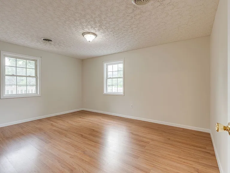 184 Elm St — Photo 36