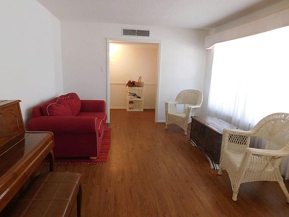 3rd image of 600 De Leon Dr