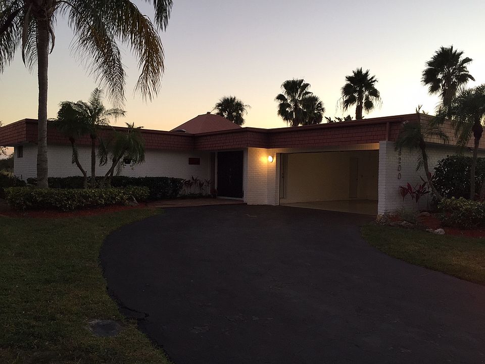 1st image of 6202 White Oak Ln