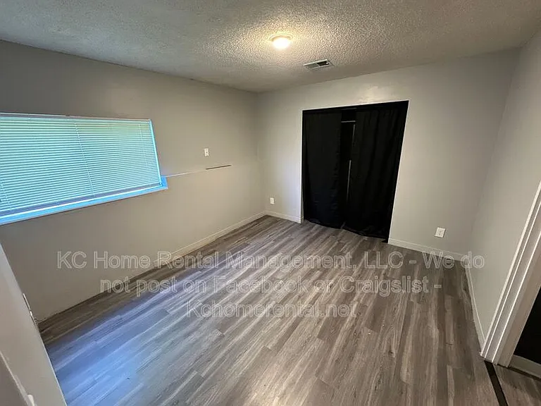 1615 Jackson Ave — Photo 25
