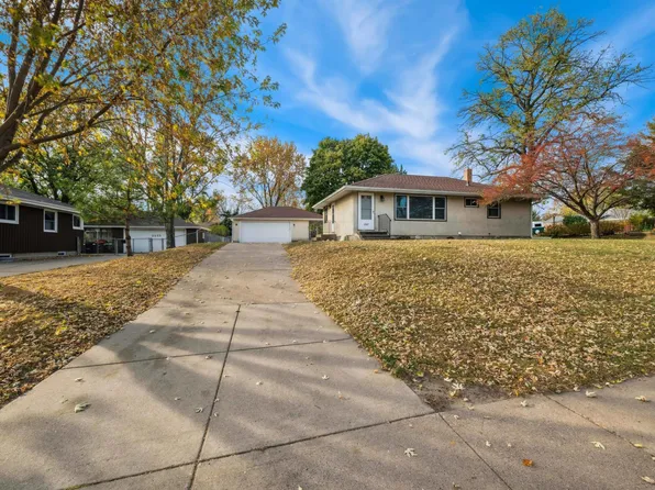 2067 English St, Saint Paul, MN 55109