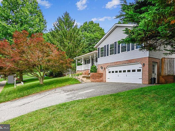 2nd image of 383 Buck Cash Dr