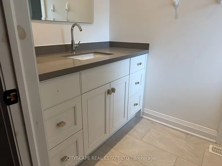 2009 Waters Edge Dr — Photo 2