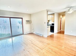 720 W Glebe Rd APT 2C, Alexandria, VA 22305