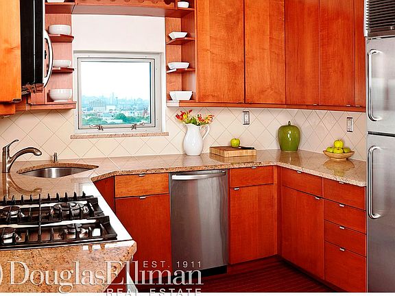 4th image of 383 Carlton Ave APT 11E