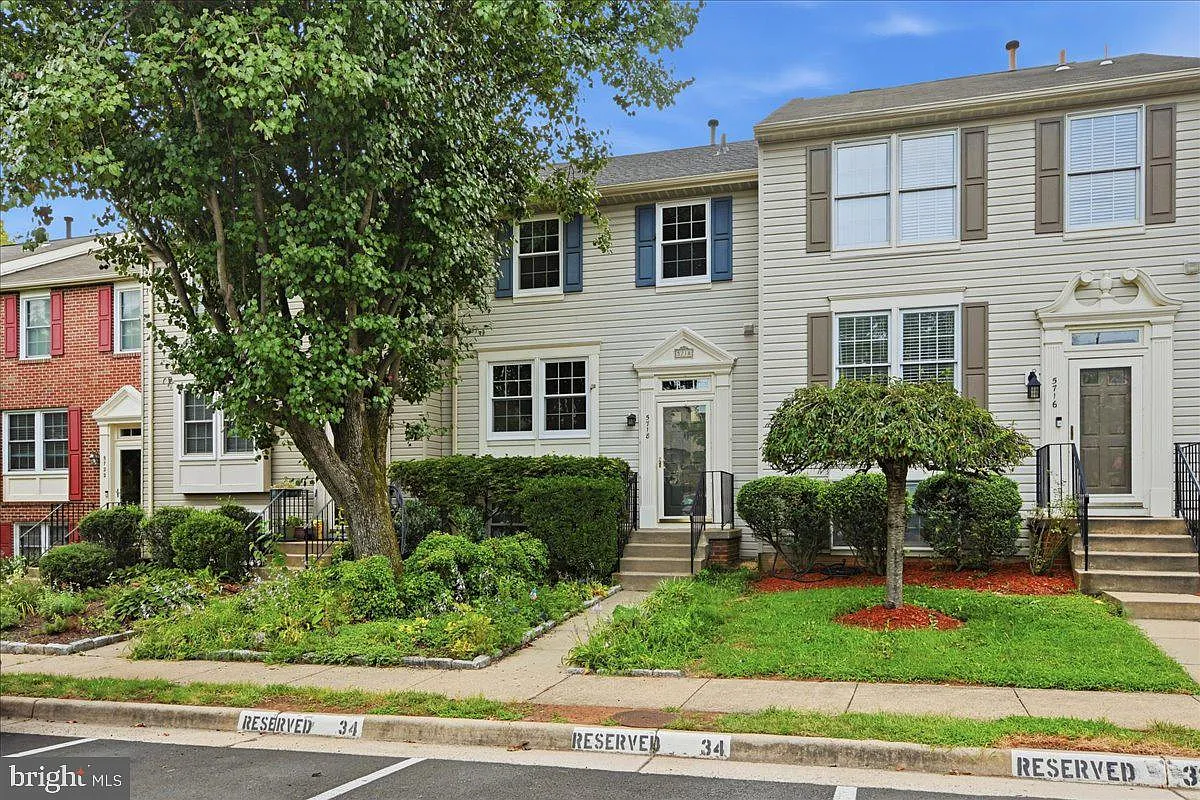 2 bed, 3.5 bath, 1720 sqft, $3,000 — Photo 2