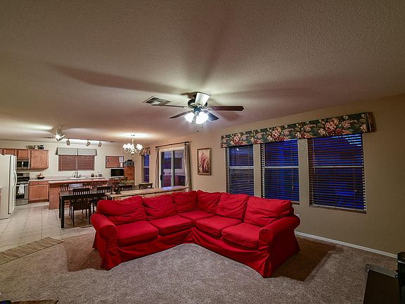 4th image of 223 E Mountain Alder St