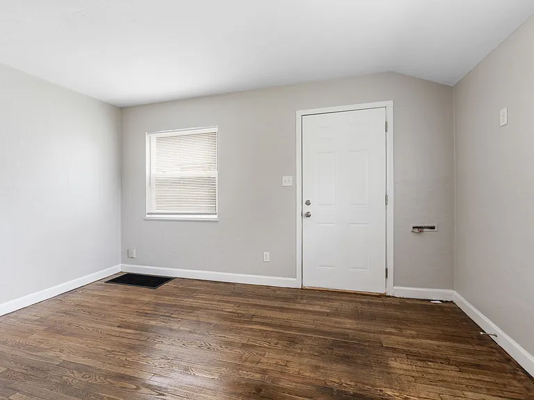 388 S Powell Ave #390 — Photo 2