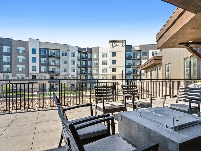 Seven Skies Apartments — Photo 55