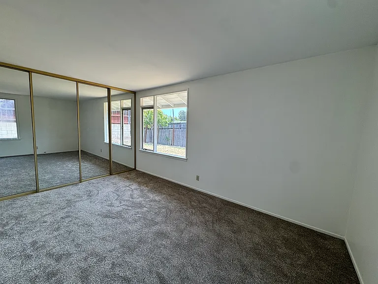 2441 Helena St — Photo 29