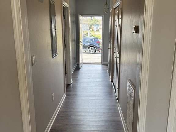 4th image of 3109 W Walnut St APT 2