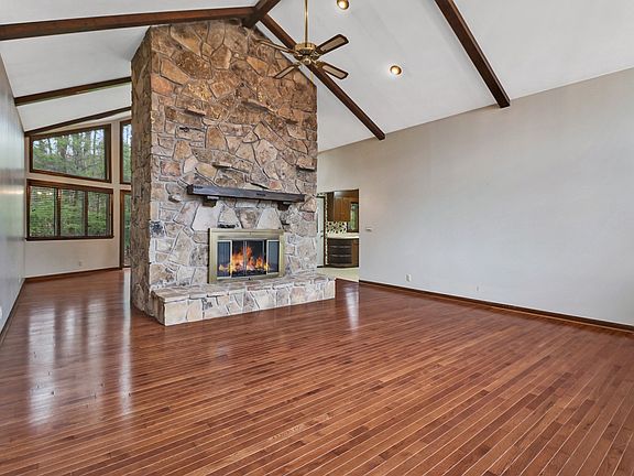 3rd image of 149 Sugarbush Cir