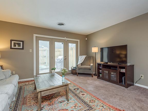 4th image of 6523 Deane Hill Dr APT 17