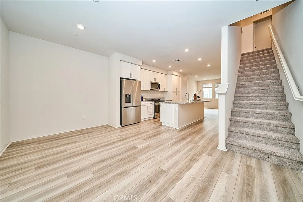 3 bed, 3.5 bath, 1791 sqft, $3,500 — Photo 4