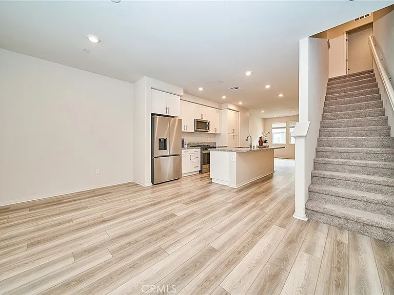 1672 Cayton Loop — Photo 4