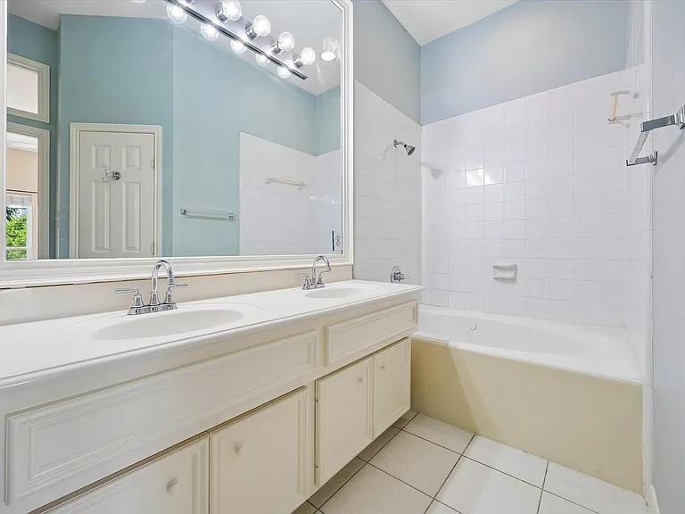 1026 Van Buren St — Photo 12