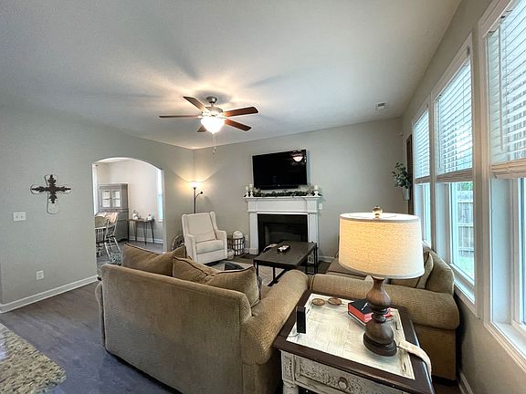 5th image of 211 Seneca Ct
