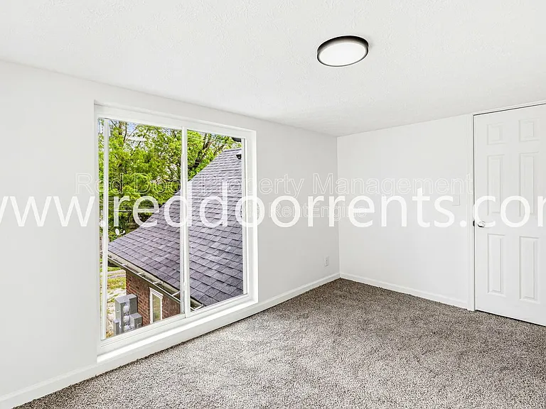389 N Main St #E — Photo 12