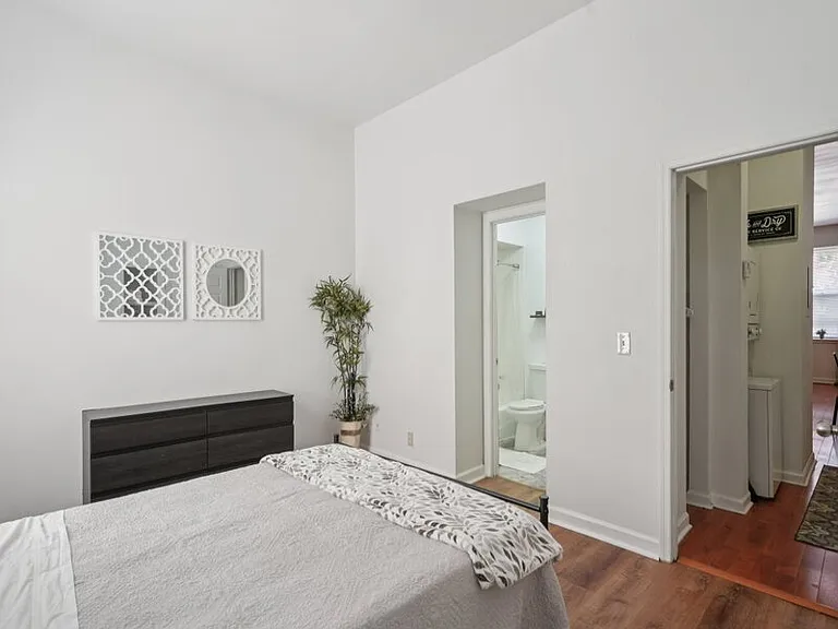 1014 Russell Blvd #B — Photo 9