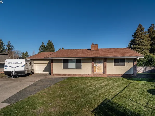 1215 NW Littlewood Ct, Roseburg, OR 97471