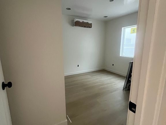 3rd image of 4650 W Point Loma Blvd #1