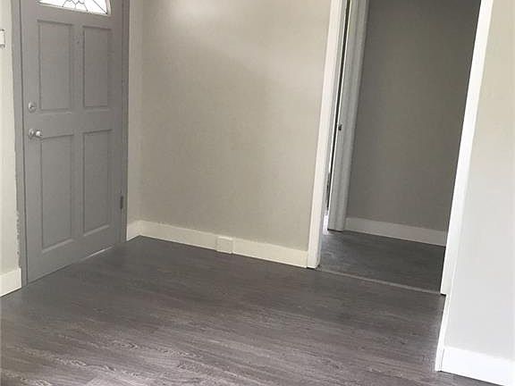 4th image of 2825 Clearbrook Dr