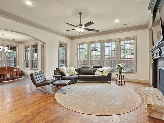 4th image of 2113 Miracle Pointe Dr