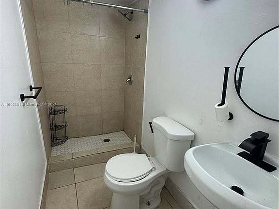 5th image of 633 NW 15th Ave #1