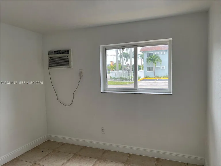 900 NE 18th Ave #11 — Photo 11