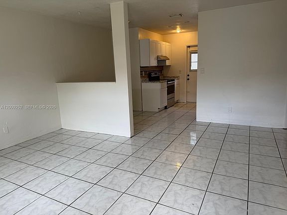 2nd image of 728 SW 7th St #1-2