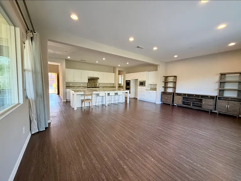 667 E Desert Willow Rd — Photo 5
