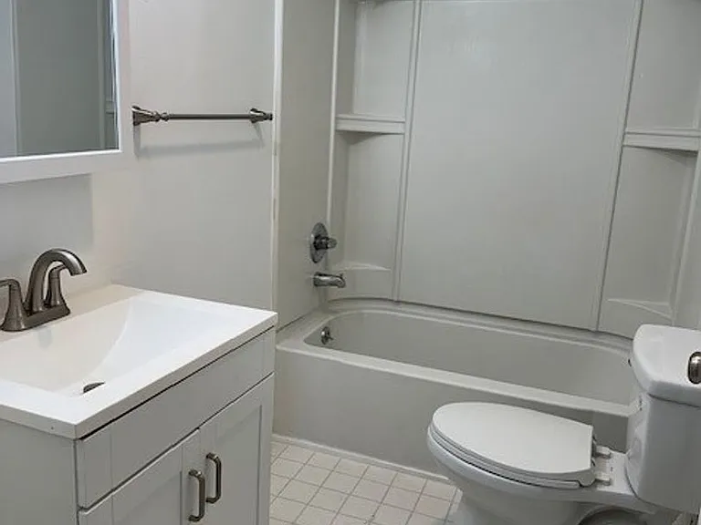 203 N Duke St — Photo 9