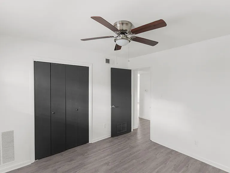3200 Hillside Ave — Photo 5