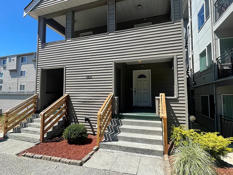 3811 Aurora Ave N #1 — Photo 2