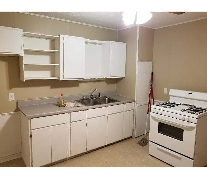 3925 Pine Ave — Photo 3
