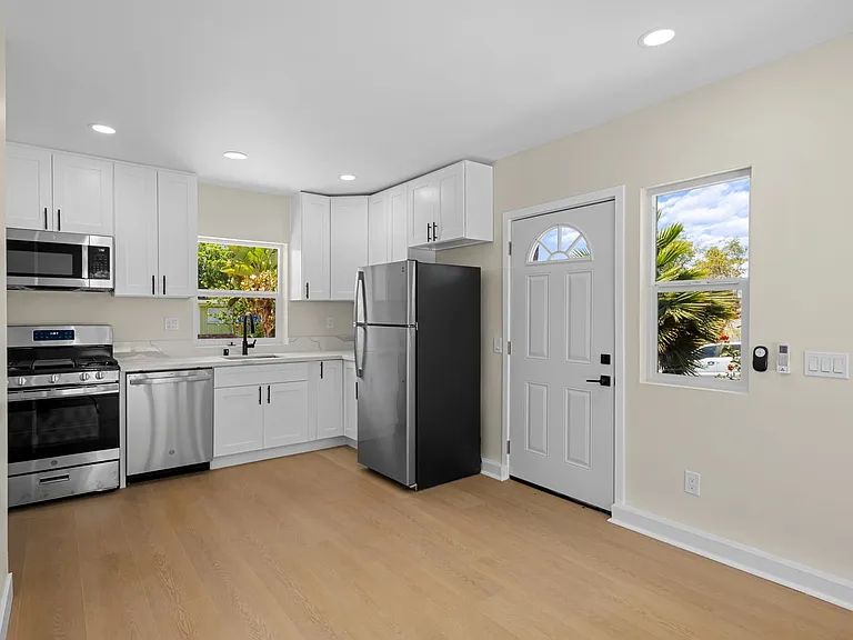5053 Lenore Dr — Photo 6