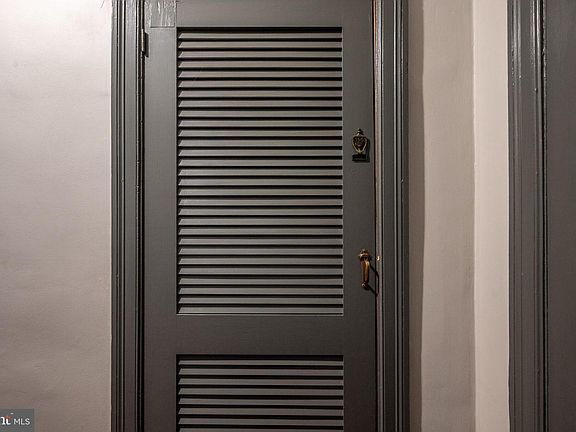 3rd image of 1860 Clydesdale Pl NW APT 105